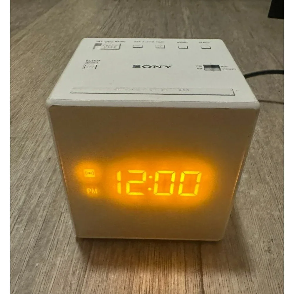 Sony White Cube Alarm Clock (ICF-C1) AM/FM Radio LCD Digital Display TESTED
